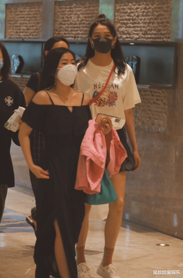 关晓彤"下班照"被疯传!