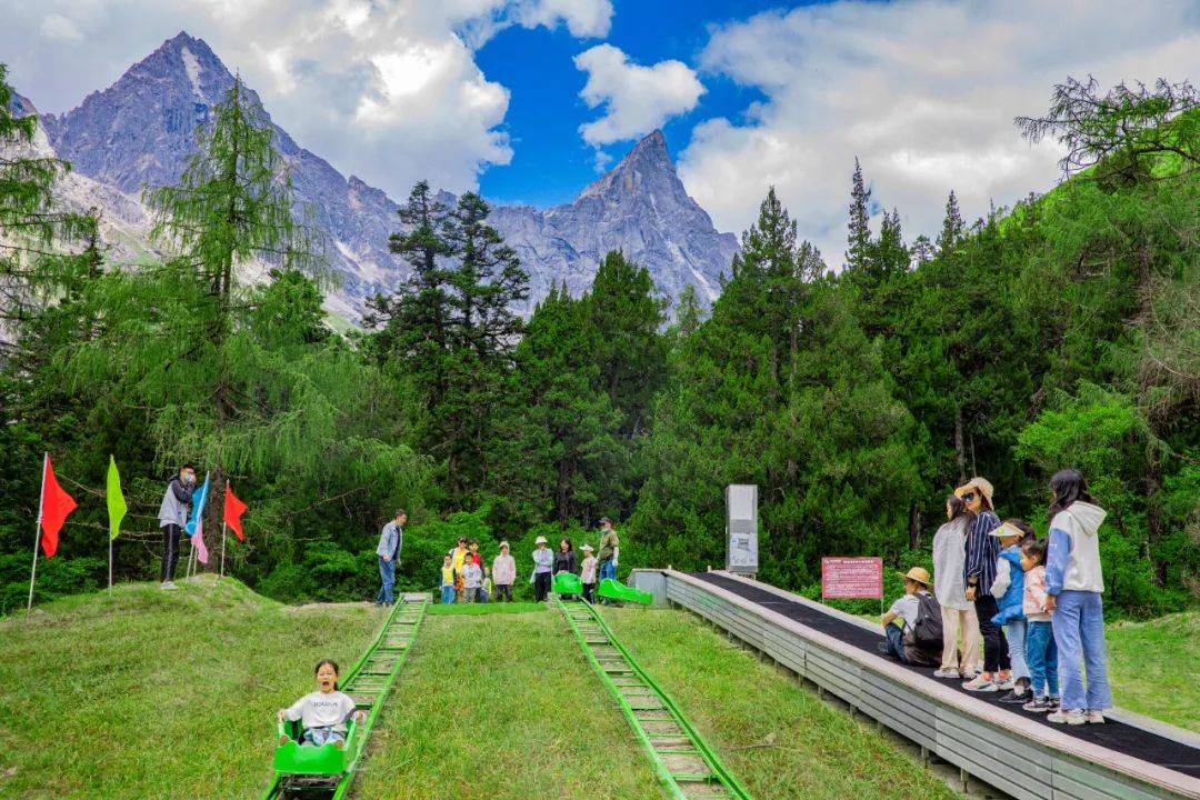 【轨道滑草】欢乐来袭!趣玩毕棚沟森林之旅~_草甸_湖水_山野