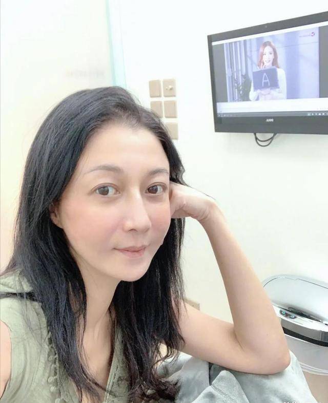 原创因爱上成龙毁了自己生下小龙女复制她的人生吴绮莉现状如何