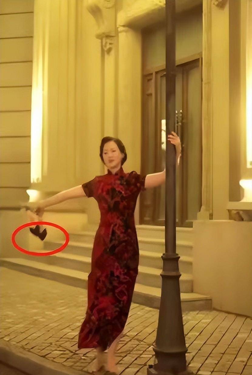 刘嘉玲的胸,闫妮的腿,这些50 女星越老越敢秀,都是身材尤物_颜丙燕