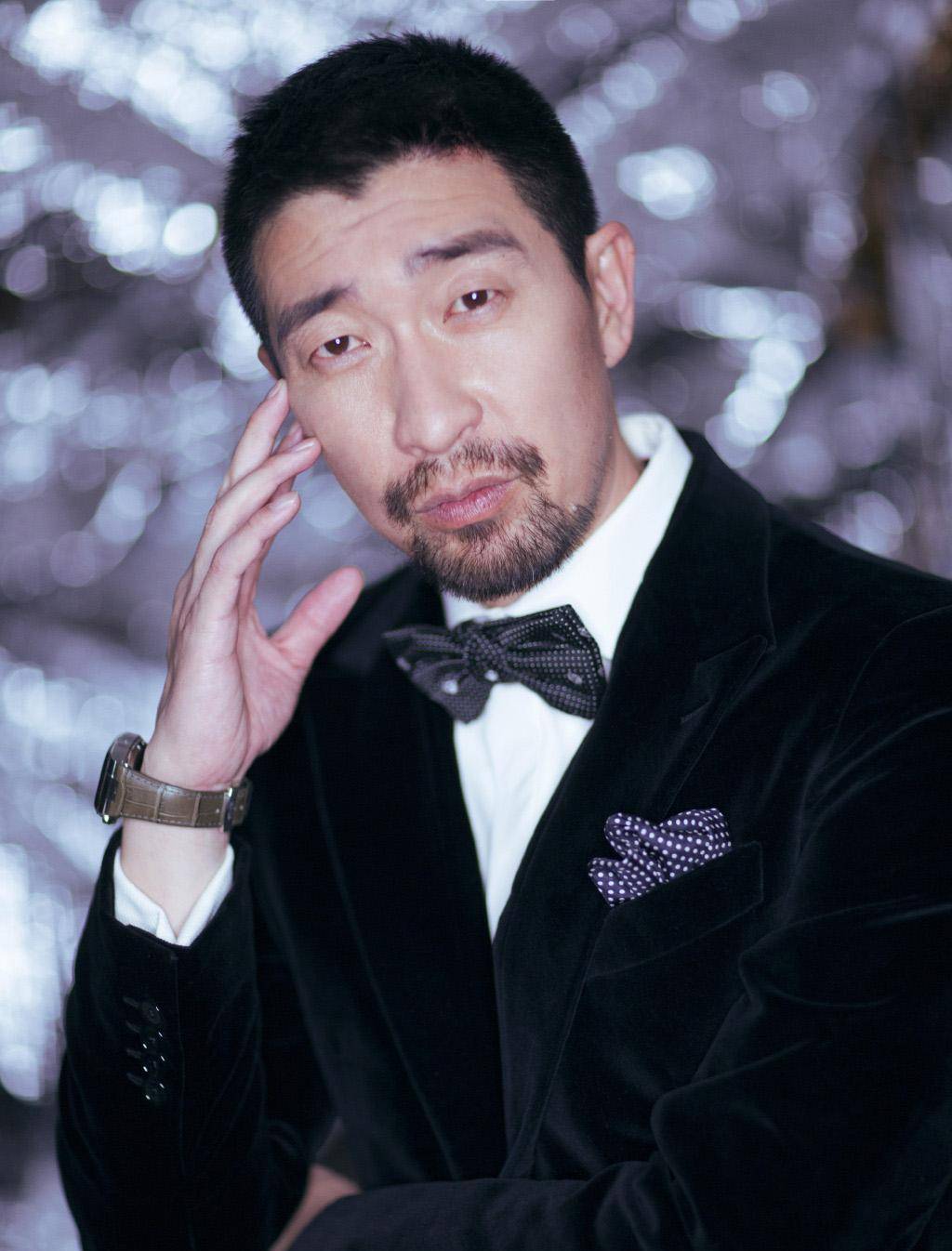 王千源:不靠演员爸爸成名,自己拿了最佳男主角,尽全力弥补对妻女的债