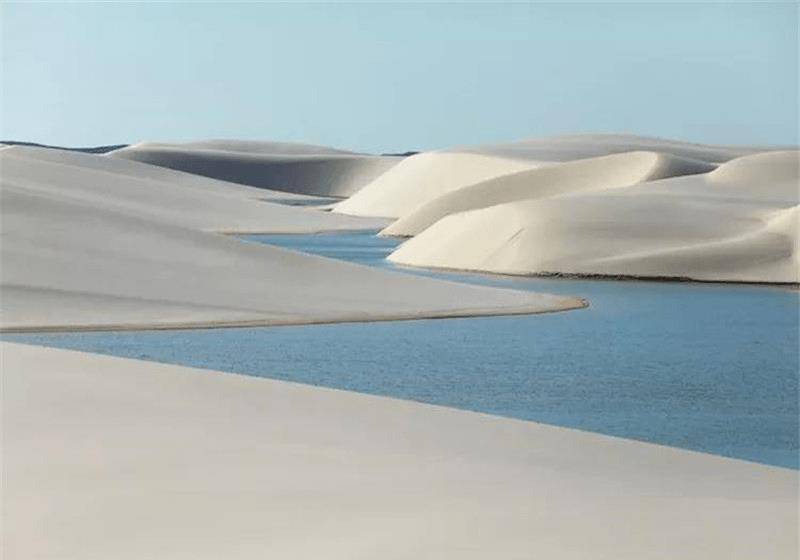 世界上超离奇的沙漠，没有水却鱼虾成群，游动在漫漫“白沙”之中