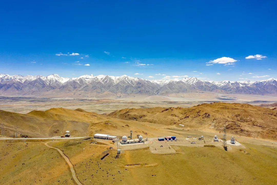 西藏的一个偏远镇，曾是荒凉的红柳滩，今为阿里地区的交通枢纽