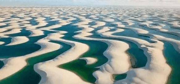 世界上最神奇的沙漠，本该黄沙漫天寸草不生，却遍地湖泊鱼虾成群