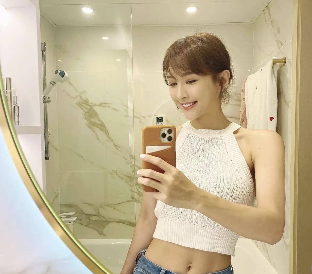 演戏没有炒房赚钱快香港女艺人陈静再出手斥资2288万买下64平米顶层