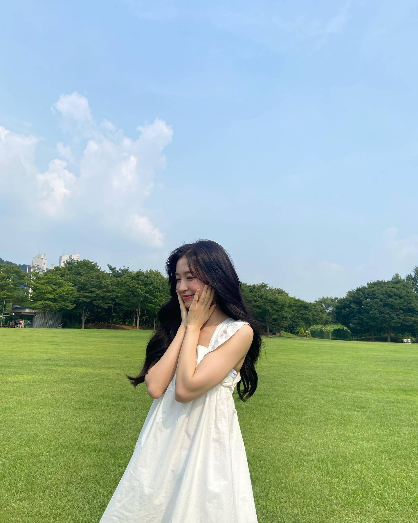 原创23岁的ohmygirl崔乂园迷你短裙展现纯真美淡淡的女神气息
