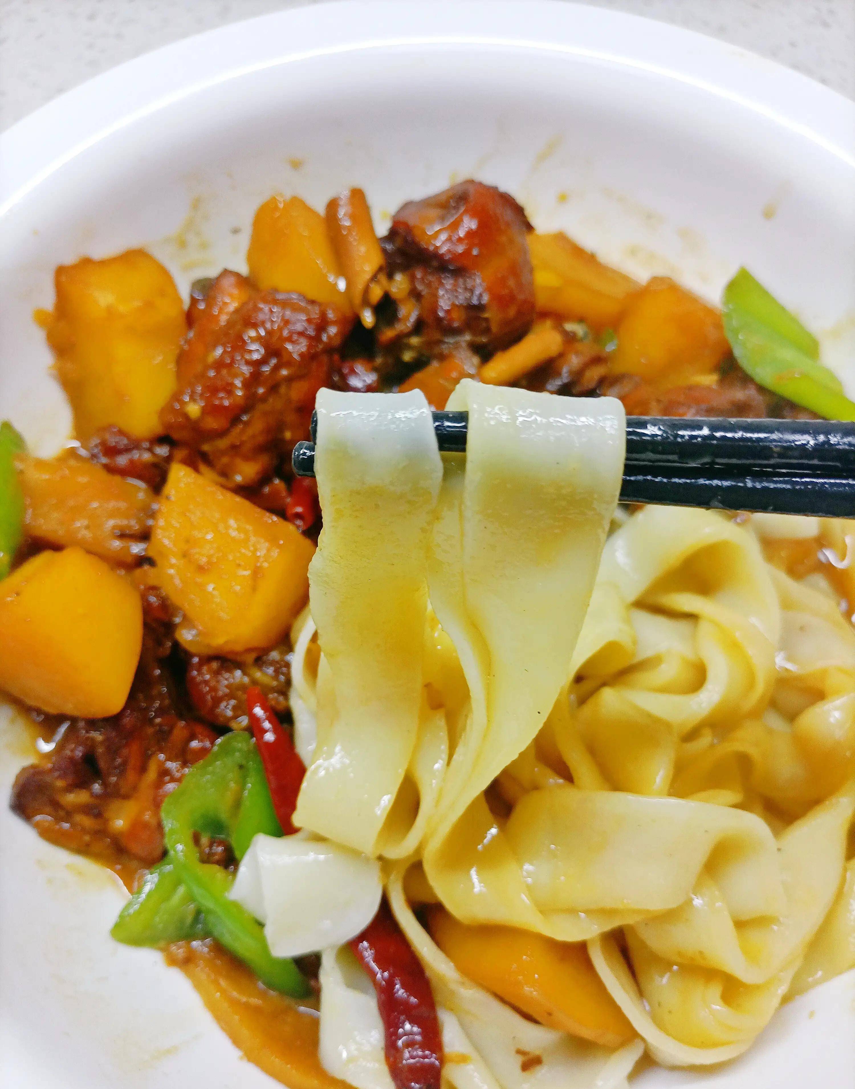 新疆大盘鸡火爆河南,家庭版做法,拌烩面太好吃了_土豆_鸡腿_大火