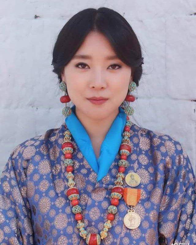 不丹王室宣27岁小公主生日照，官方虽发祝贺，却讳忌谈拖延的婚姻