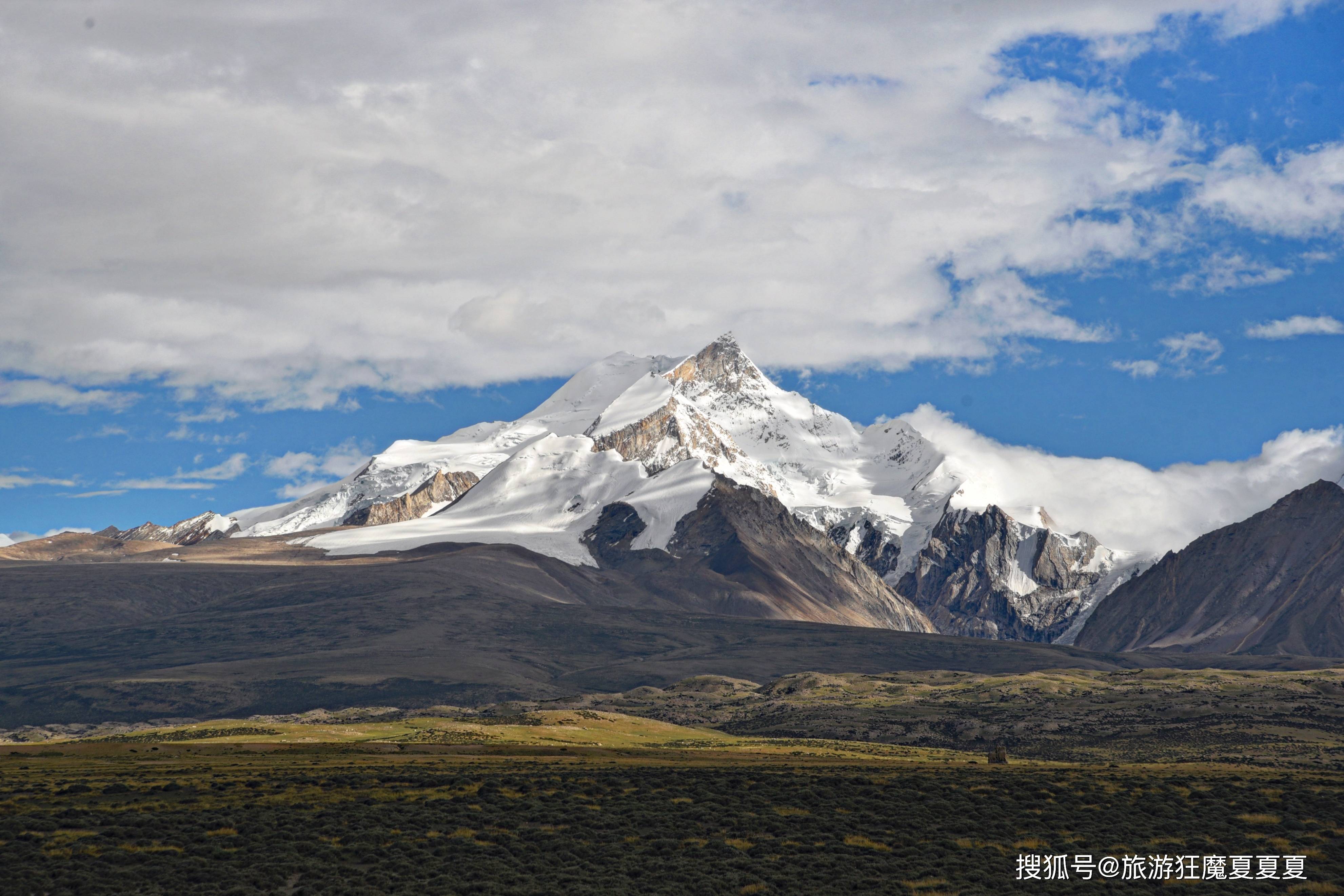 唯一一座完全坐落在我国的8k级高峰，与圣湖交相辉映，实在太美了