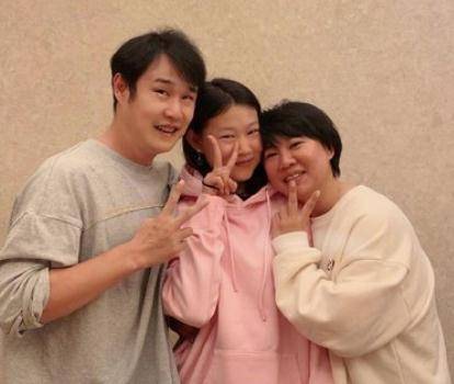 有一种"整容"叫小沈阳女儿,曾被嘲为"最丑星二代",完美逆袭_孩子_相貌
