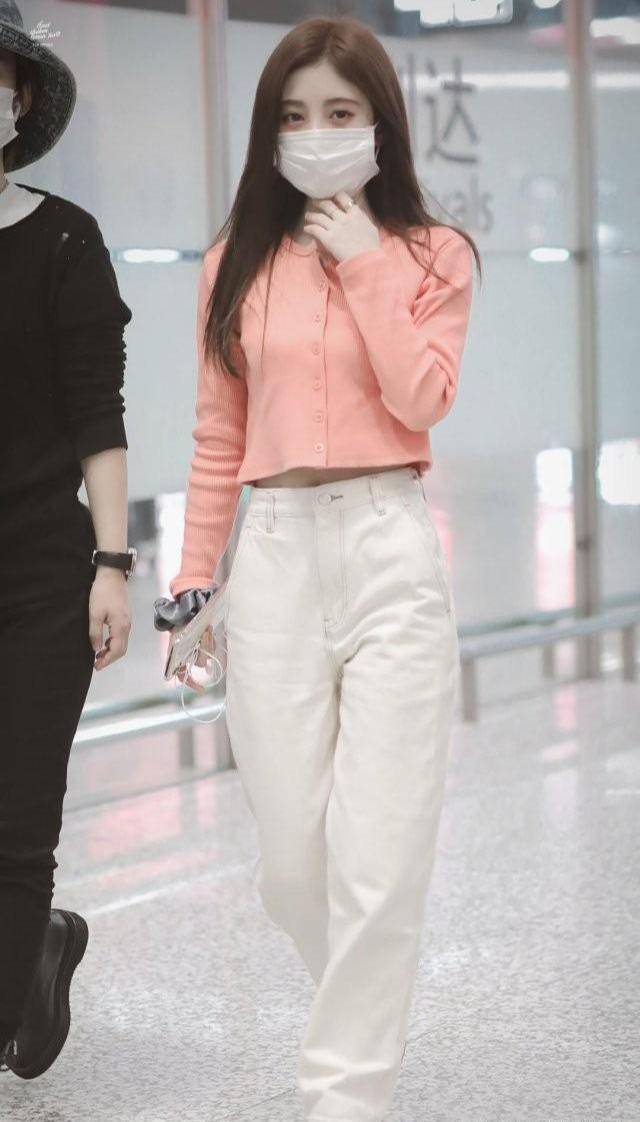 159的鞠婧祎,160的沈月,163的赵露思,矮个子女星生存太难了_身高_cm