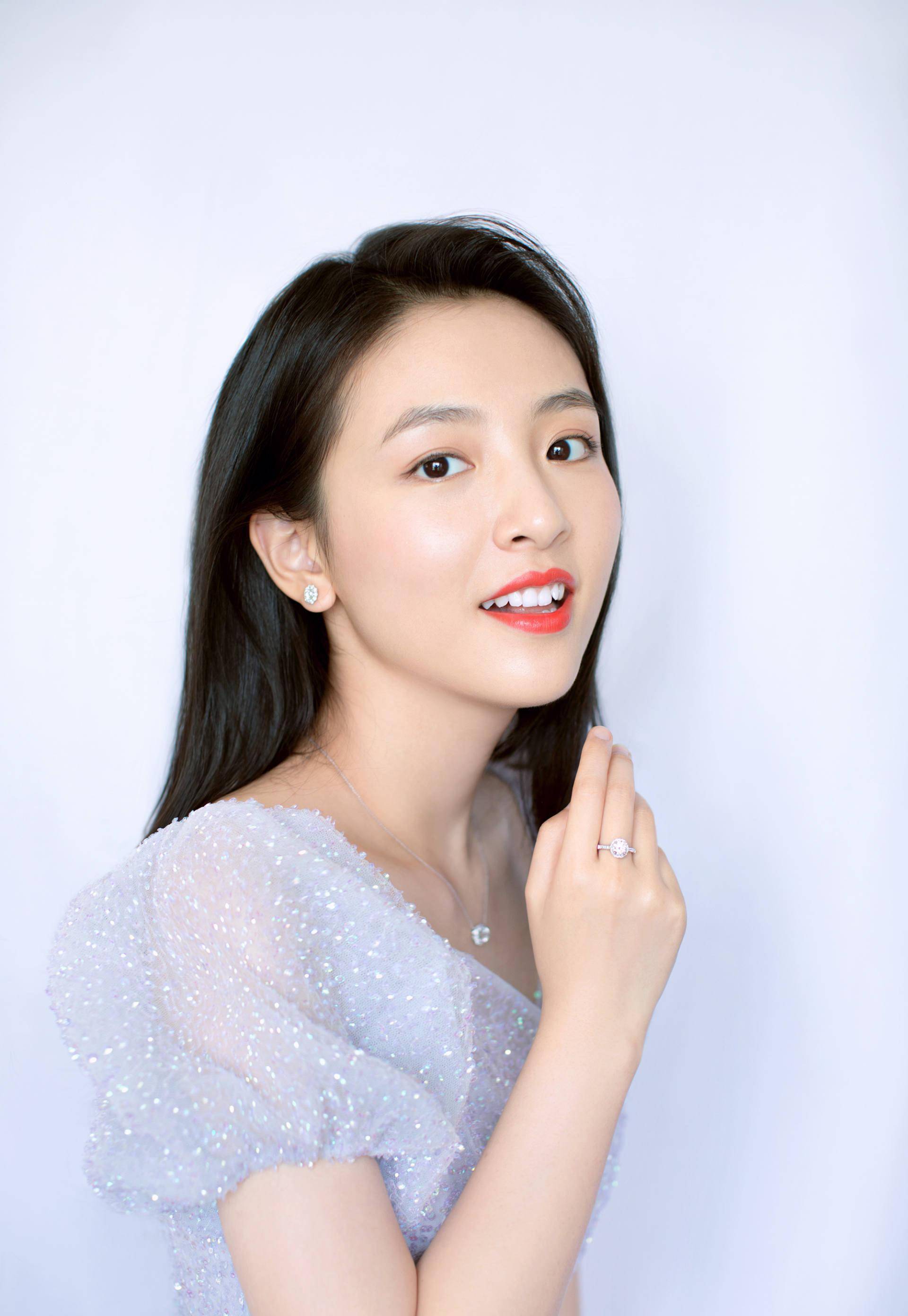 内娱心最累的女星:本就相貌平平,却硬凹"四千年美女"人设_鞠婧祎_身高