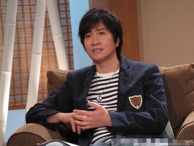 因唱《外婆的澎湖湾》走红,娶小12岁娇妻,52岁去世海葬澎湖湾_潘安邦