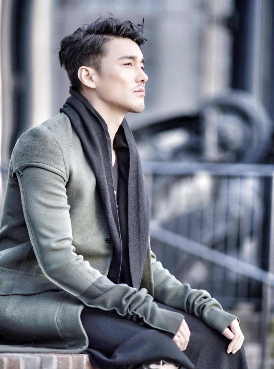 胡兵出道20年帅气依旧,沙溢躺着中枪_网友_杨洋_沈腾
