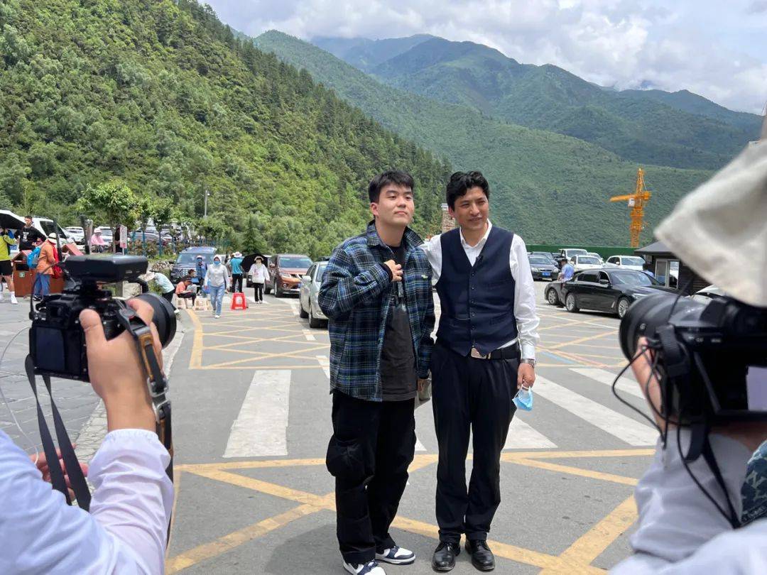 我是甘孜州文旅局长刘洪