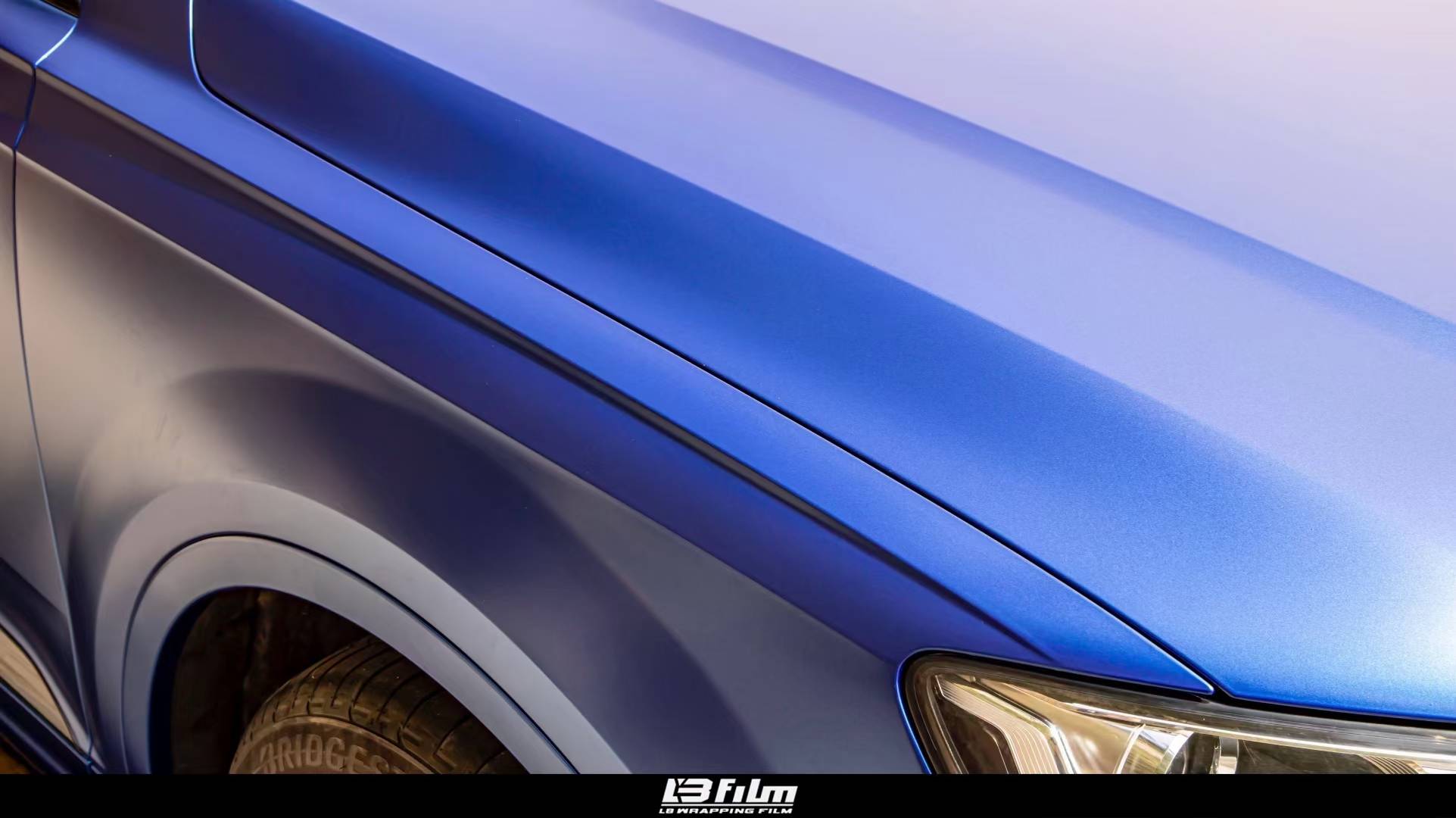 奥迪q7-lbfilm改色膜电光深海蓝,哑光拉丝质感的膜