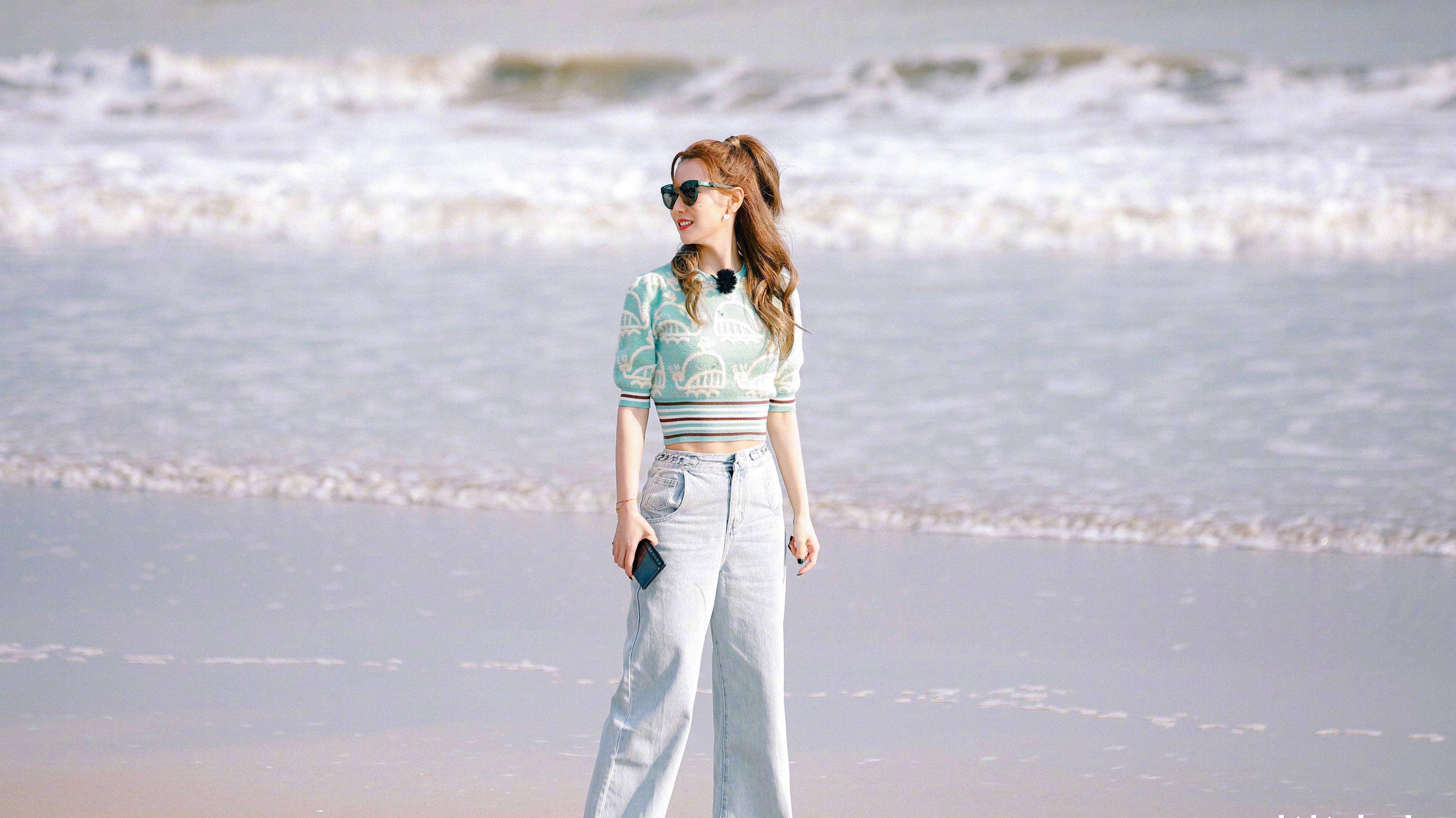 原创白冰双鱼骨辫好俏皮绿色衬衫配西装马甲清凉一夏尖头鞋好酷