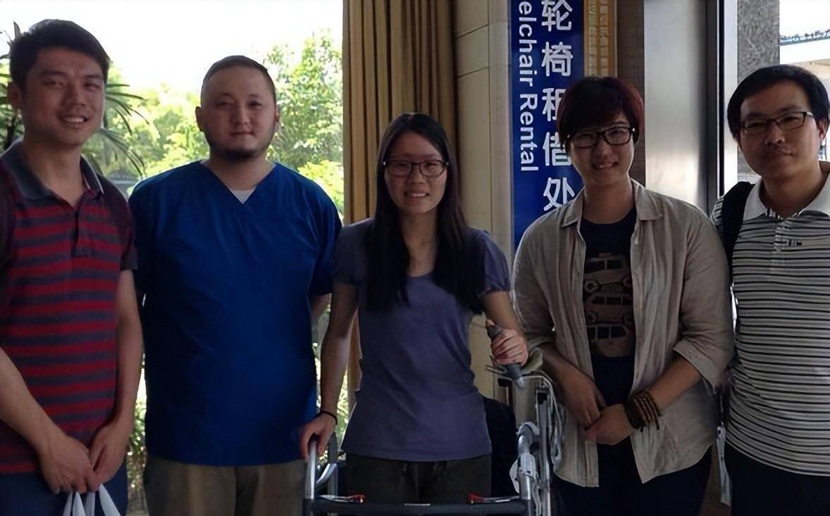 2015年杭州夫妇嫌国内医疗费贵,出国后一看住院费用,哭着要回国_舒炜