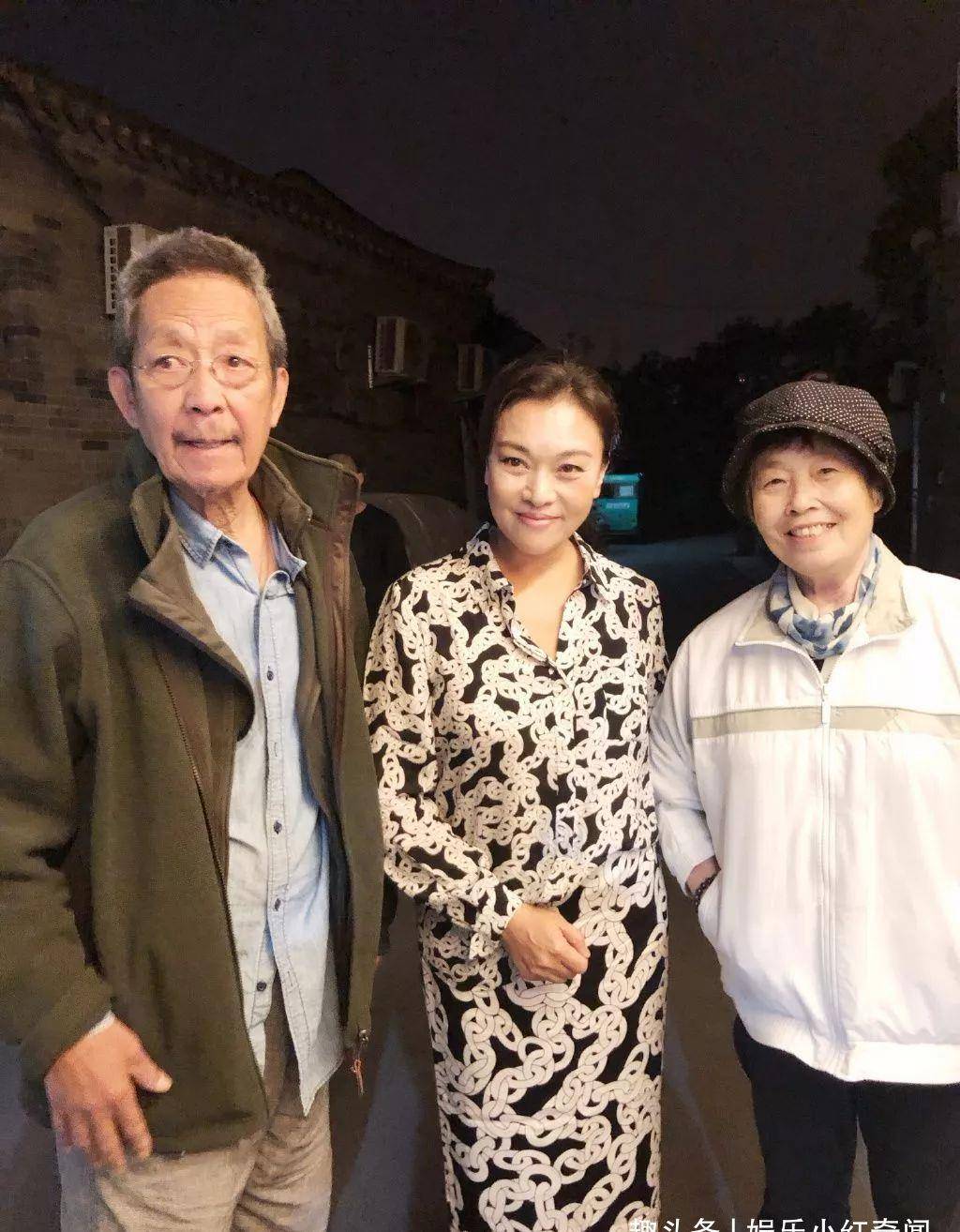 戏骨史可秀恩爱,嫁二婚老公后被宠成少女,前夫现与李静感情稳定_西湖