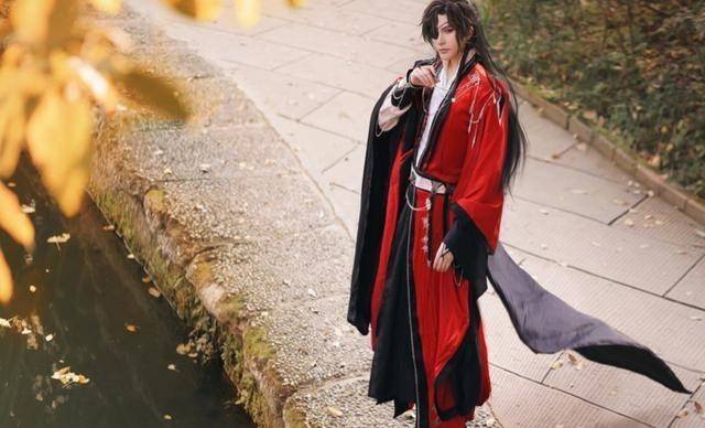 《天官赐福》高颜值的花怜cos,未岚的花城惊艳,谢怜英气又温柔_漫画