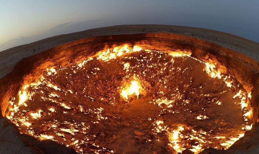 土库曼斯坦有个"地狱之门",常年燃着熊熊大火,这是为何_天然气_沙漠