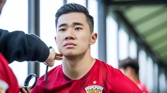 原创国足队长有望加盟冠军队海港新星接手覃龙鲁广交流国际