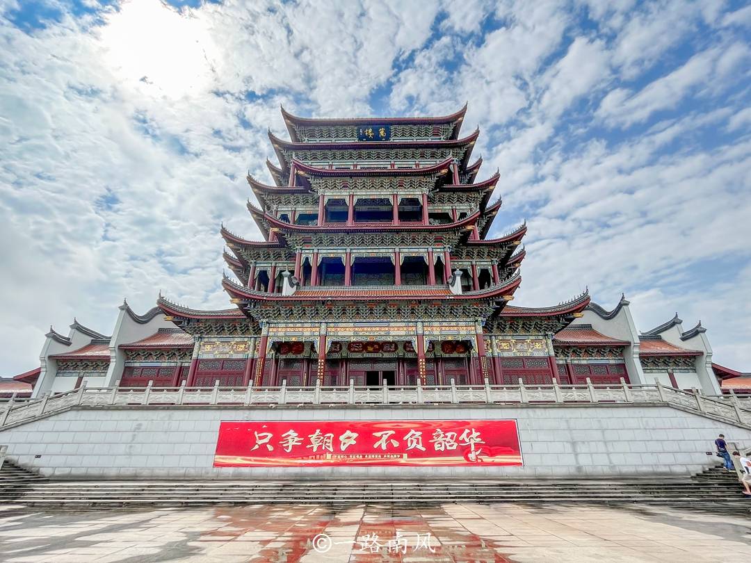 湖南迷人小城湘潭市，面积是深圳的2.5倍，这些景区值得打卡