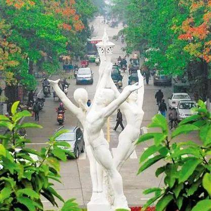 网友三身人雕像迁往南滨路跳水馆如何有关部门回应