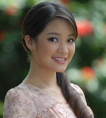 甘雅·丽奴蓬(peung),1990年7月11日出生于国外曼谷,毕业于朱拉隆功