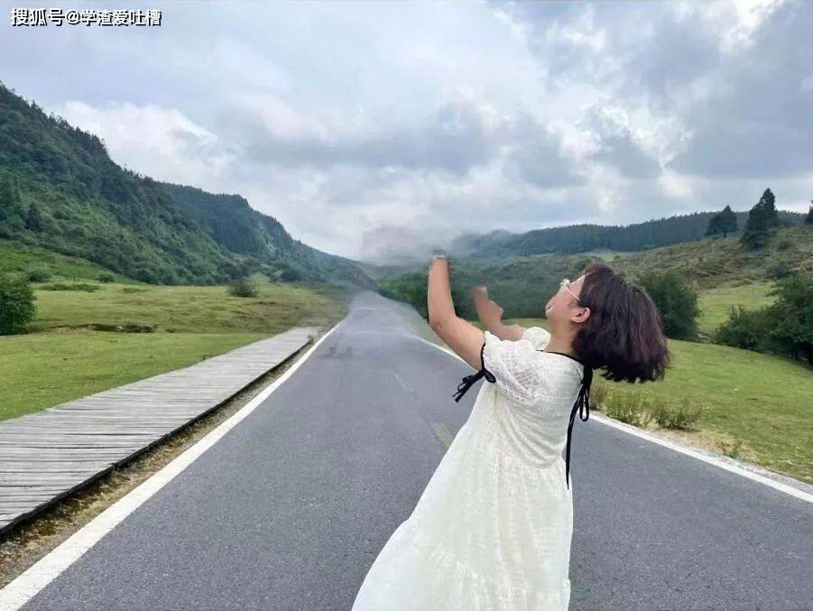 “如何把照片里的路人p掉?哈哈哈这是什么人工智障!!”