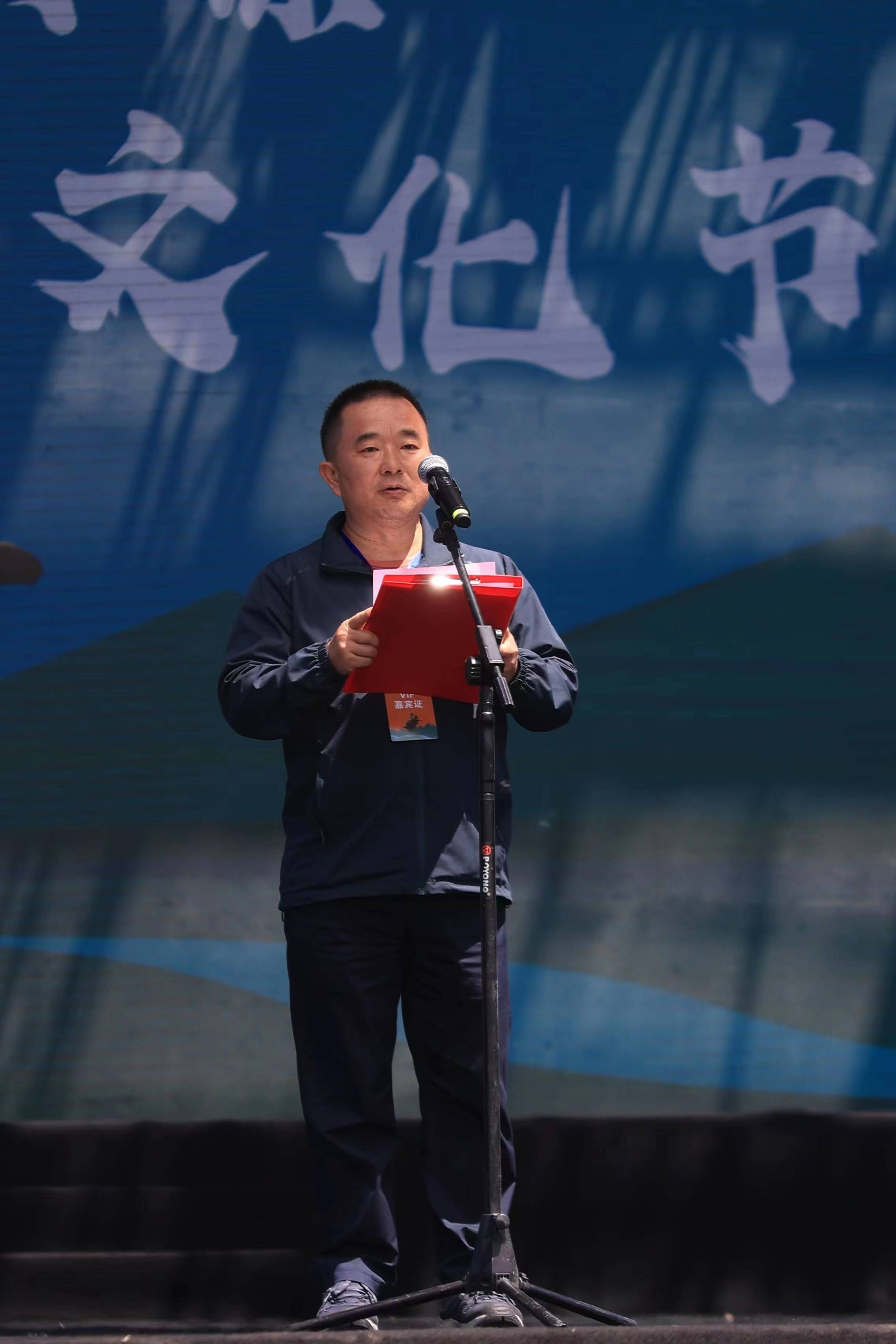 县委副书记阿江致辞县委书记杨文松宣布2022年红原大草原第十届牦牛