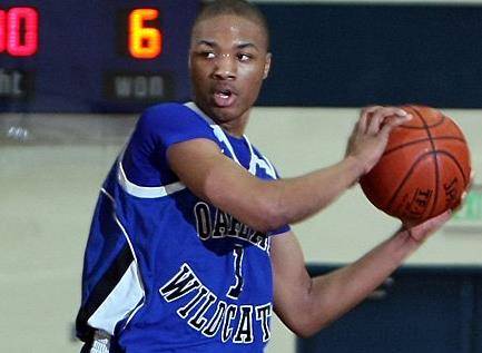 利拉德可以说也是和保罗乔治同一个年龄,也是29岁,如今依然是巅峰