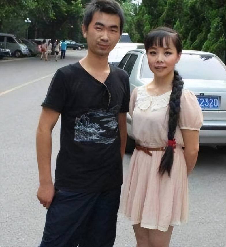 原创歌手王二妮和李飞结婚8年成名后给父母买房带着丈夫拼事业