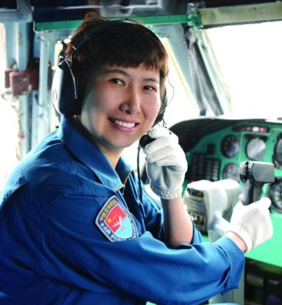 刘文力:第2位女飞行大队长,2次驾机救灾,4次立功,授什么军衔_部队