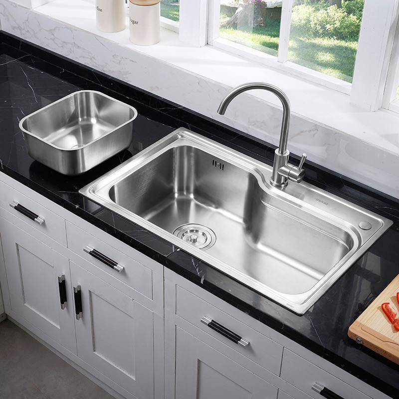 厨房水槽怎么选 这4种水槽的优缺点 一口气全都告诉你 搪瓷 不锈钢 铸铁