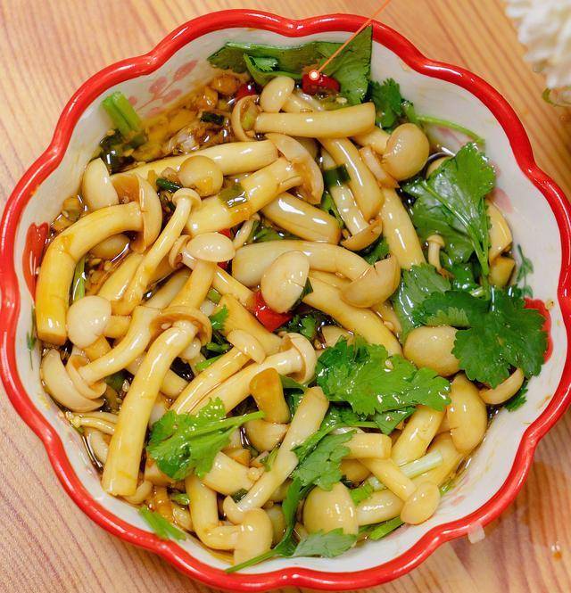 煮一煮拌一拌,就能搞定的一道凉菜,凉拌白玉菇,香辣爽口_夏天_香菜_白