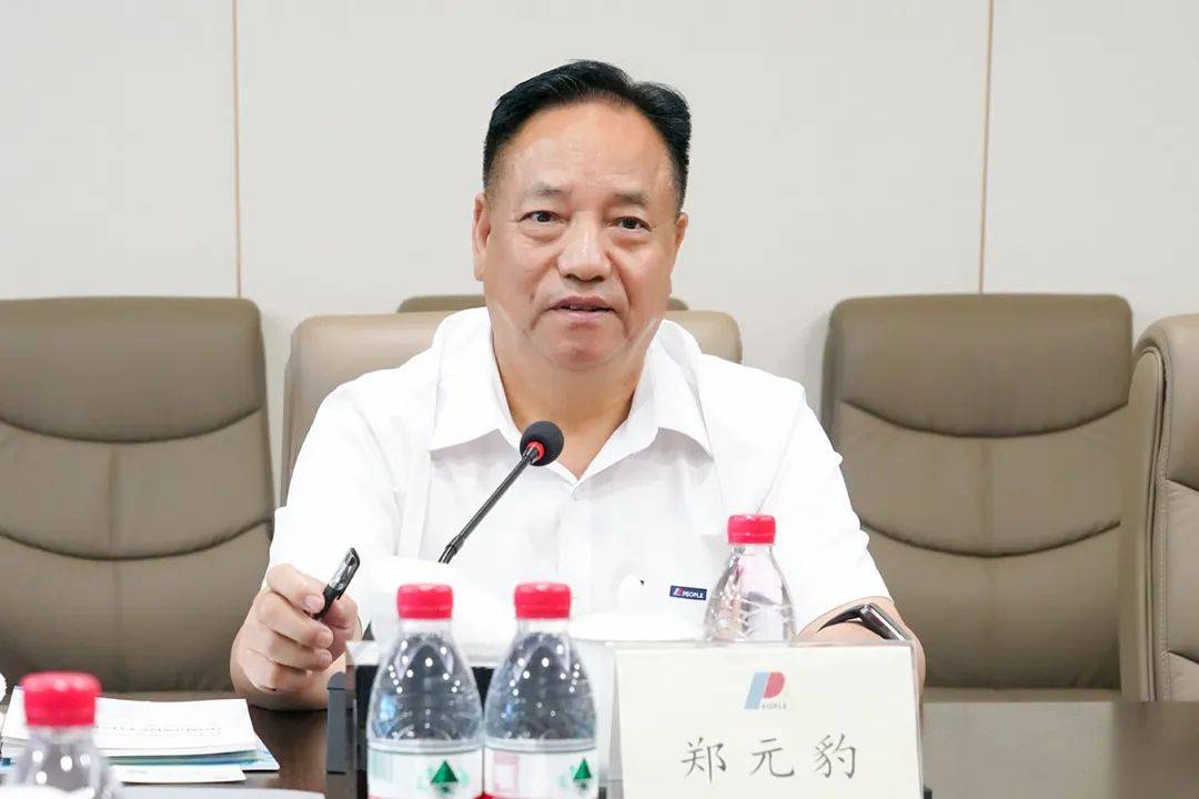 人民控股集团董事长郑元豹董正红在听取郑元豹的介绍后,对郑元豹的