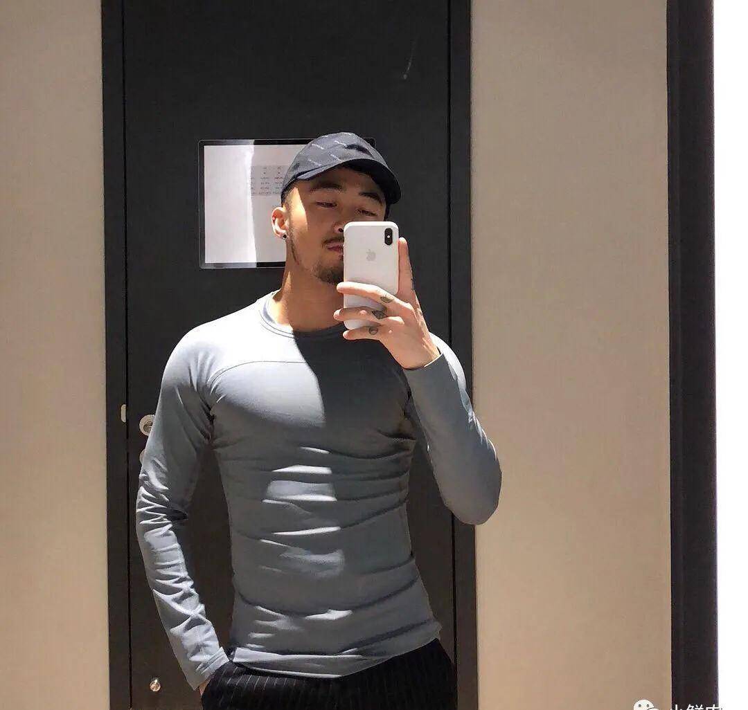 那个被金星盛赞的肌肉拉丁舞小哥,长得真好看啊_舞蹈_许耀南_南和