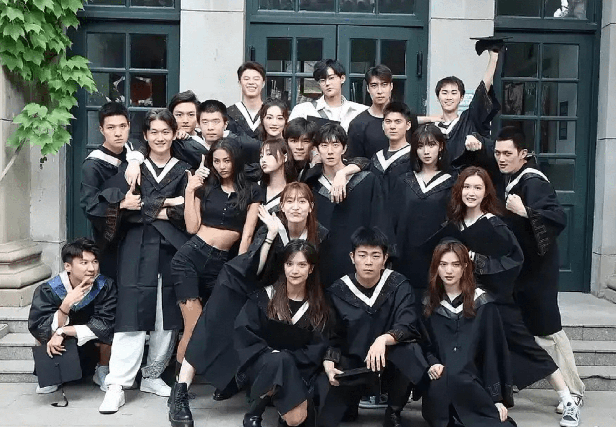 原创中戏表演系毕业照曝光遭到无情吐槽怎么一个帅哥都没有