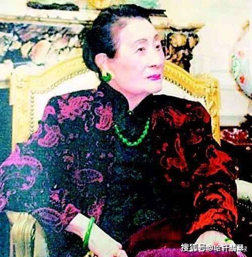 令宋美龄痴迷一生的麻花翡翠手镯，如今价值2亿，工艺却再难流行_