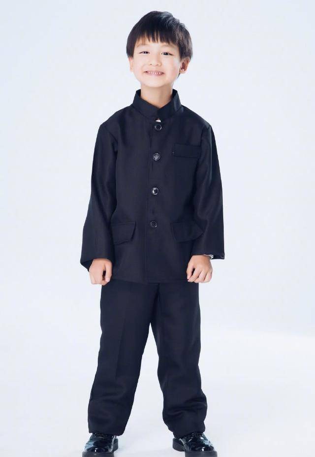 叶一茜晒森碟小亮仔写真照网友:穿越到民国的姐弟俩开学了!