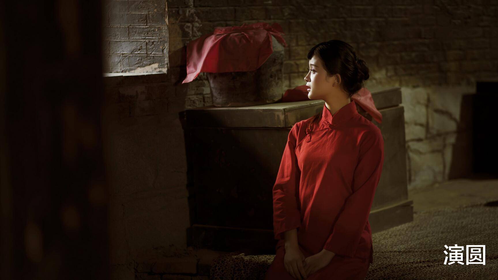 张艺谋《一秒钟》过审,张译范伟强强联合,女主是合作千玺的她