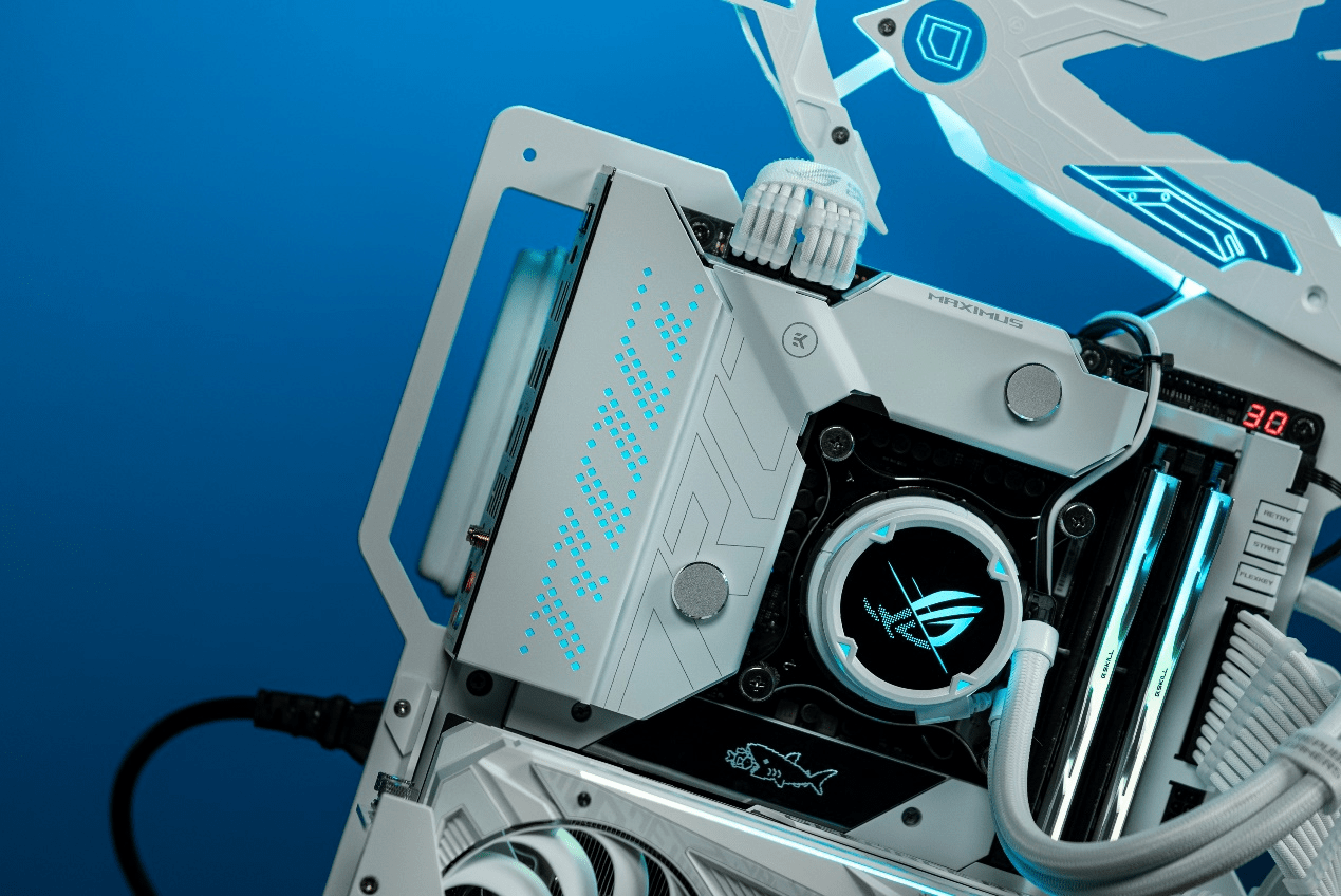 华硕z690主板助力江南第一深情童锦程电竞房