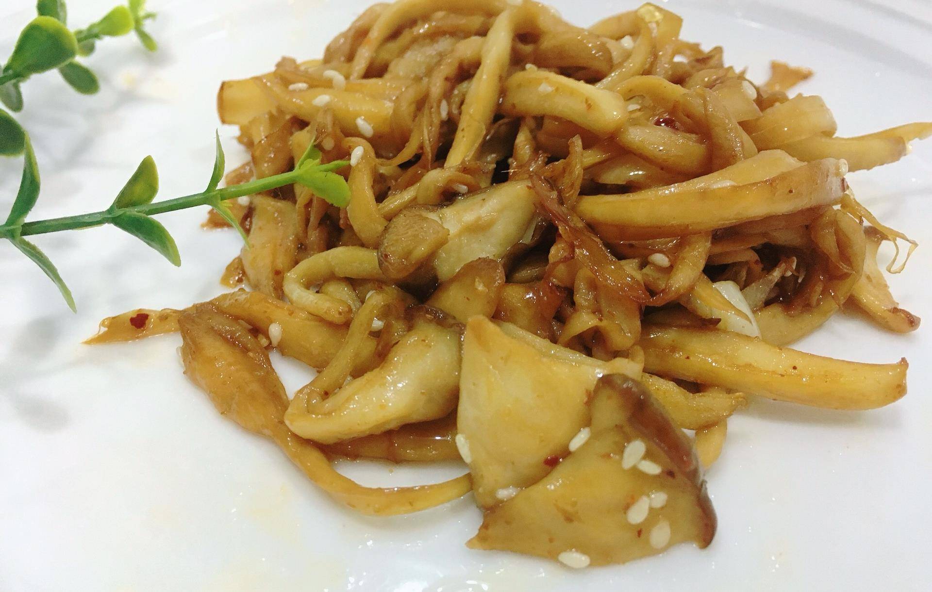 煸炒大腿菇:虽然做法简单,味道却比肉还好吃_食物_步骤_身体