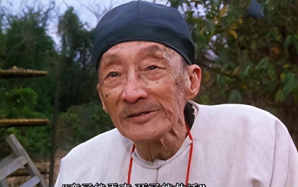 再一次看周星驰的九品芝麻官,满满细节都是隐喻4_包龙_龙星_父亲