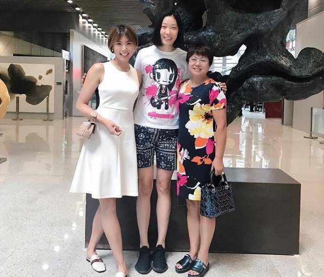 女排冠军曾春蕾晒幸福!