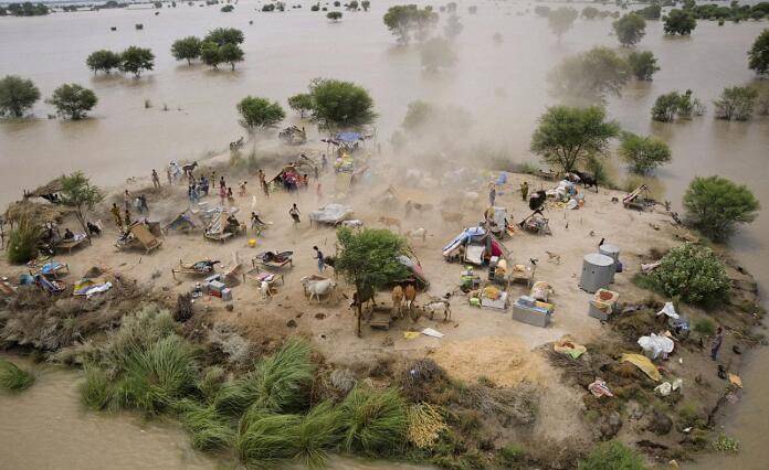 1975年河南暴雨日降水1060毫米,60座水库溃坝,死亡人数至今成谜_洪水