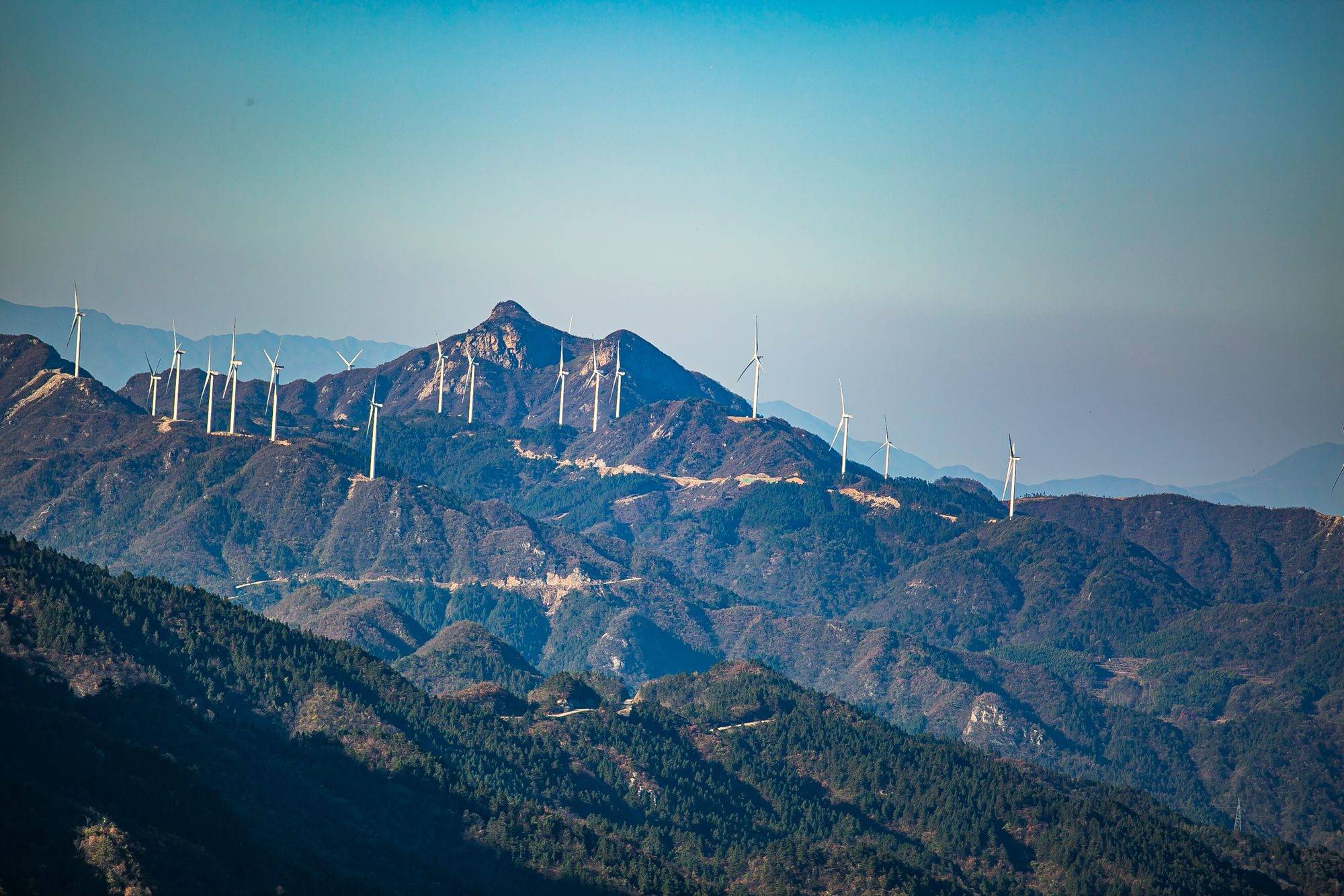 原創安徽六安紅嶺公路馬鬃嶺段從高空俯瞰公路百轉千回如入仙境