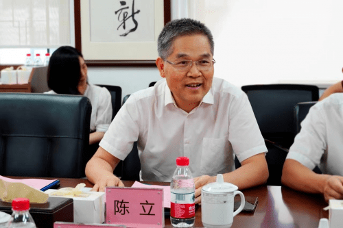 听完众人讲述自己的爱国拥军情怀,宋文汉中将感慨万分,表示自己在这次