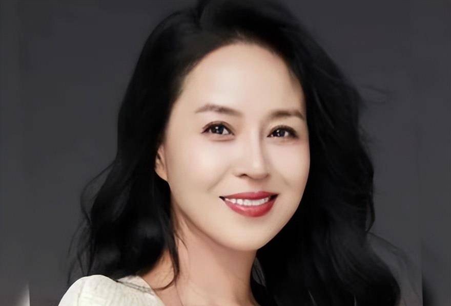 演员于莉红:31岁嫁给马诗红,结婚22年没有孩子,风光背后有眼泪_中学